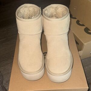 Women's Tan UGGS platform